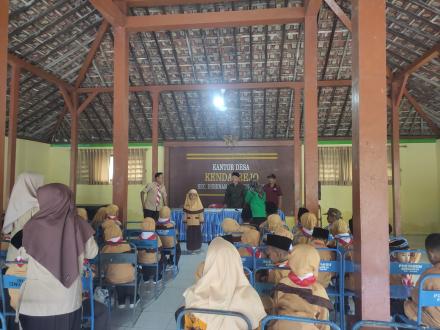 Kunjungan murid MI NURUL ULUM Kendalrejo ke Kantor Desa Kendalrejo